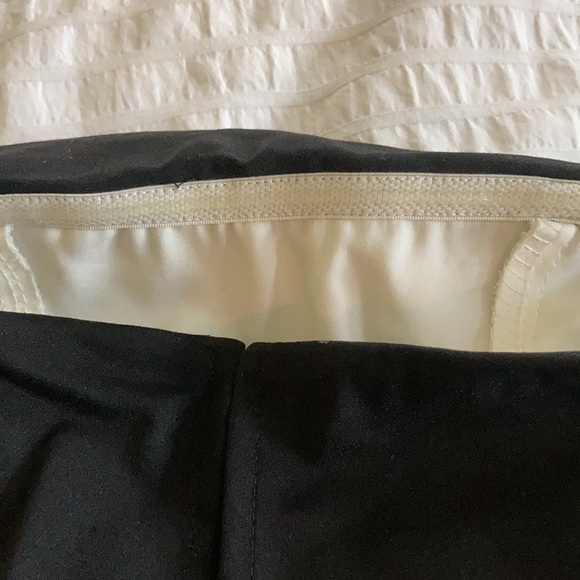 Color block black and white mini dress w pockets - Picture 3 of 3